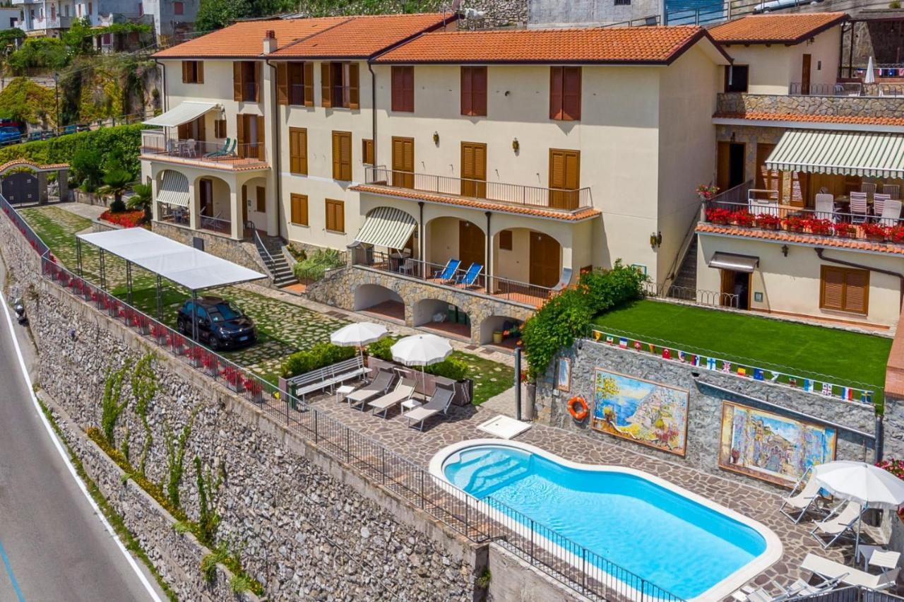 Appartamento Ilaria In Villa Laura سكالا المظهر الخارجي الصورة